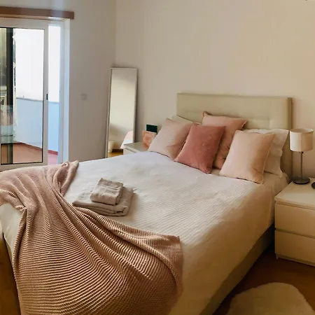 Cozy 3 Bed 2 Bath 카스카이스