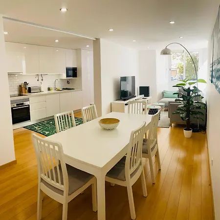Cozy 3 Bed 2 Bath * 카스카이스