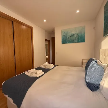 Cozy 3 Bed 2 Bath 카스카이스