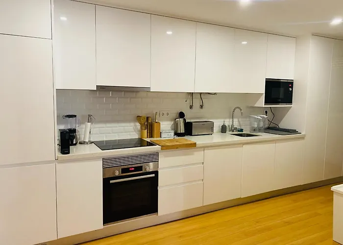 Cozy 3 Bed 2 Bath *
