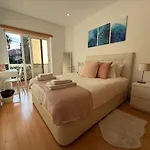 Cozy 3 Bed 2 Bath Διαμέρισμα