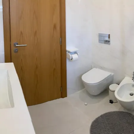 Cozy 3 Bed 2 Bath Cascais