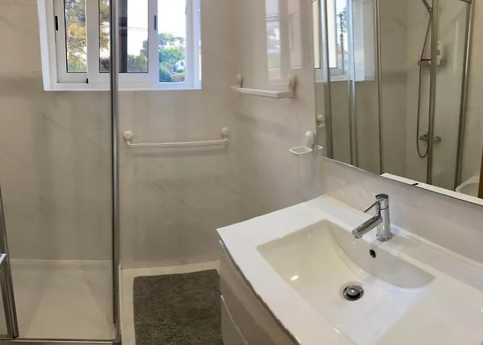 Cozy 3 Bed 2 Bath Appartamento *