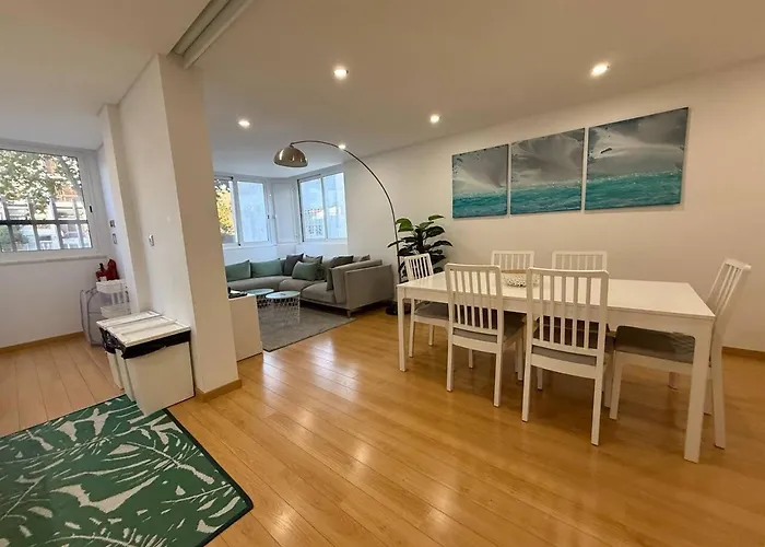 Cozy 3 Bed 2 Bath Appartamento Cascais