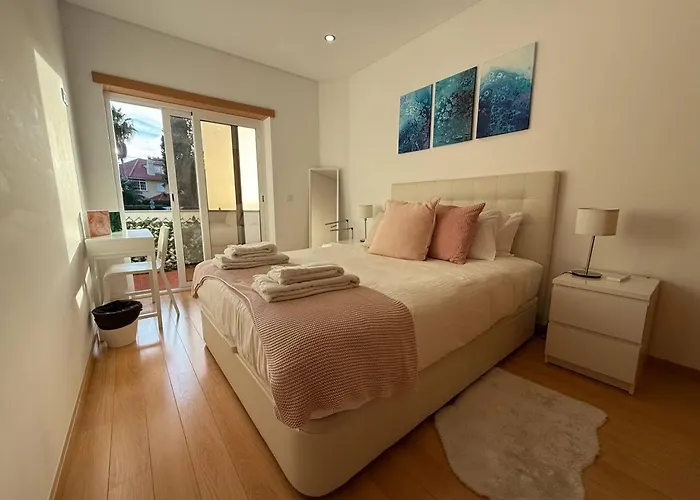 Cozy 3 Bed 2 Bath Lägenhet